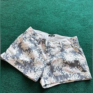 Floral cuffed short